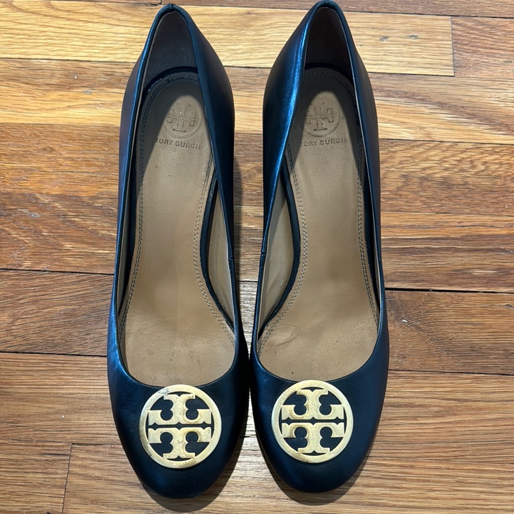 Tory Burch Black Leather Heels with Gold Logo 10.5 size in good condition